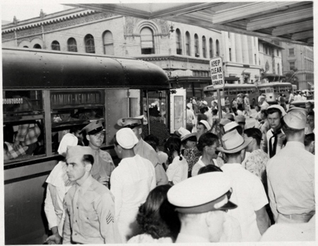 Boarding Kaimuki-Keaolaohu bus King Street 1994, Hawai'i State Archives